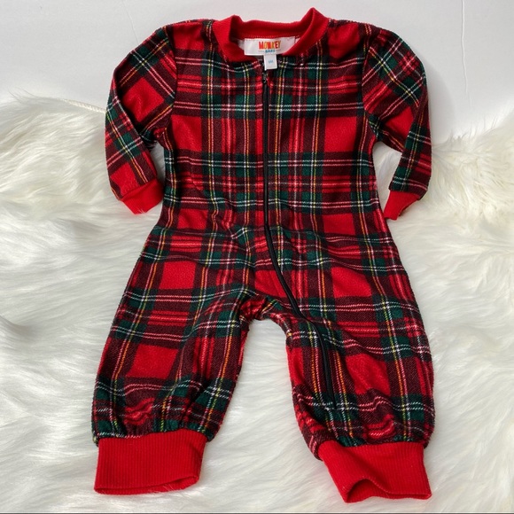 3/$15🎉 Plaid Christmas Pajamas 6M - Picture 2 of 3